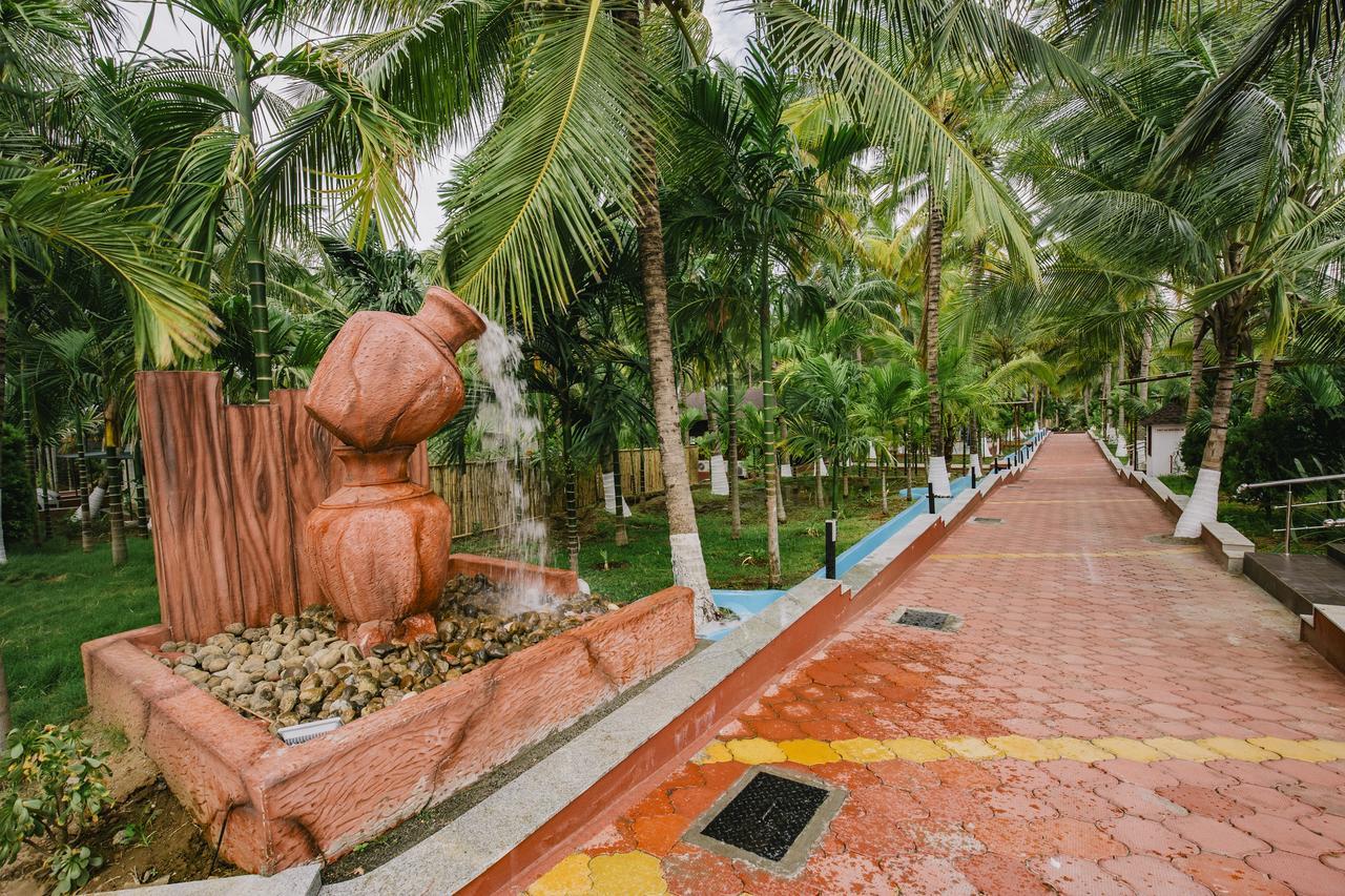 Sterling Anaikatti Hotel Varagampadi Bagian luar foto