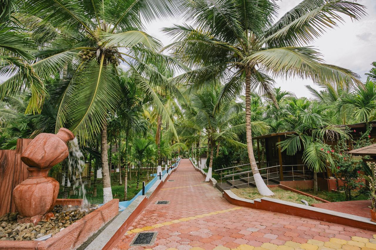 Sterling Anaikatti Hotel Varagampadi Bagian luar foto